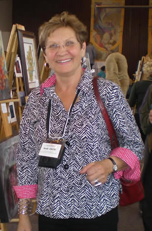 Natalie at an art show